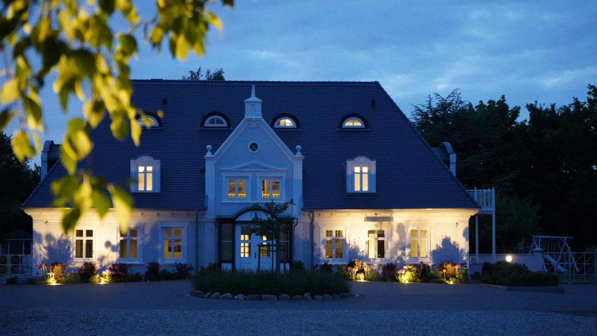 Landhaus Luetjenhof Hotel Großenbrode Exterior foto